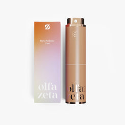 Taschen-Etui 'Modern' Olfazeta by Chogan in Nude-Beige mit goldener Kappe und passender orange abgestufter Geschenkbox auf hellgrauem Hintergrund